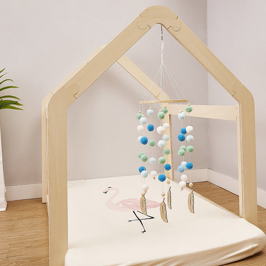 Mobile en bois avec perles en peluche - les jeux en bois 