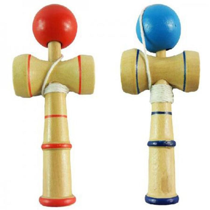 Bilboquet en bois rouge et bleu - les jeux en bois