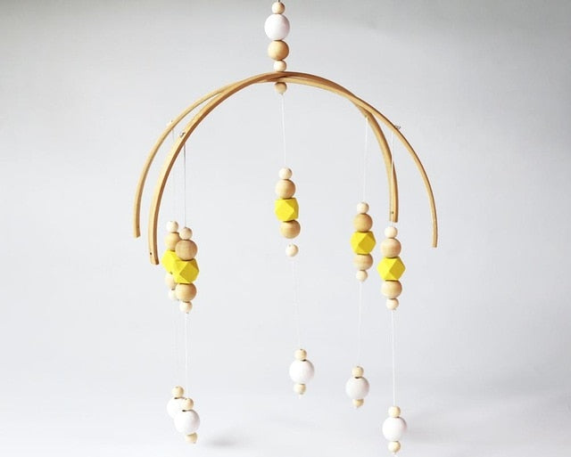 Mobile en bois avec perles en bois - les jeux en bois