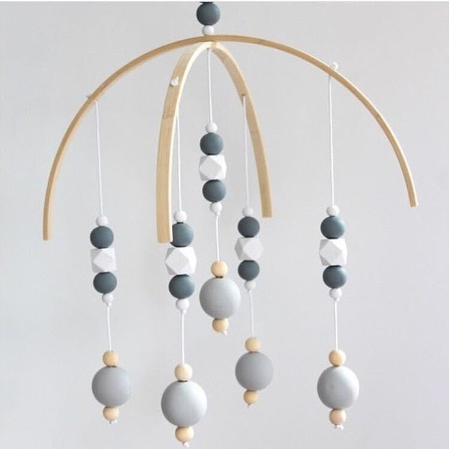 Mobile en bois avec perles en bois - les jeux en bois 